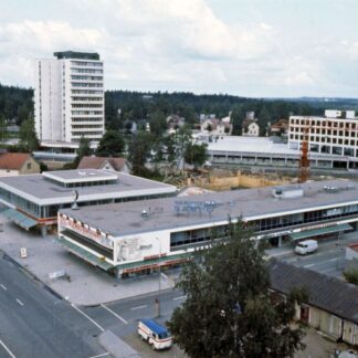 Postikortti, Hansakeskuksen liikerakennuksia kesällä 1969 (431505)