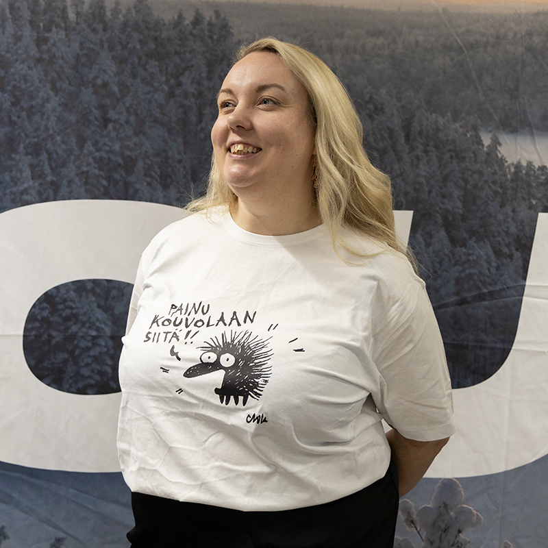 Painu Kouvolaan siitä -T-paita - Image 2